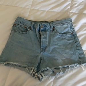 Levi wedgie Jean shorts